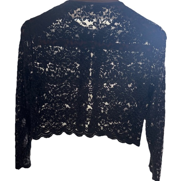 Connected Apparel Small Black Cropped Lace Scalloped Shrug Floral Open Front - Picture 6 of 6